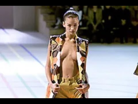 GIVENCHY Spring 2000 Paris – Fashion Channel
