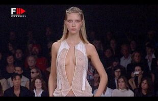 STELLA MCCARTNEY Spring 2002 Paris  – Fashion Channel