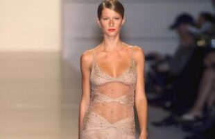 VALENTINO Spring 2001 Paris – Fashion Channel